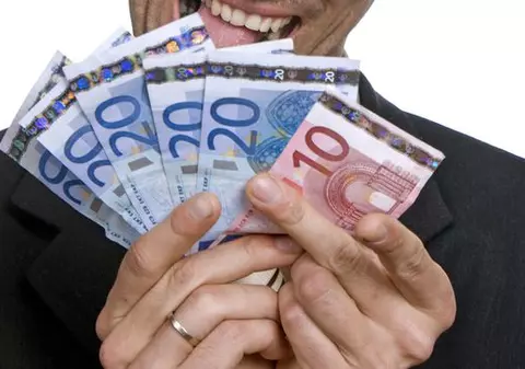 Licitaţii publice doar de la 30.000 de euro în sus: Se dă drumul la robinetul de furat bani!