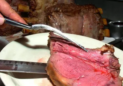 Nu ştii cum să pregăteşti carnea pentru mâncăruri? Iată 10 feluri în care poţi s-o frăgezeşti