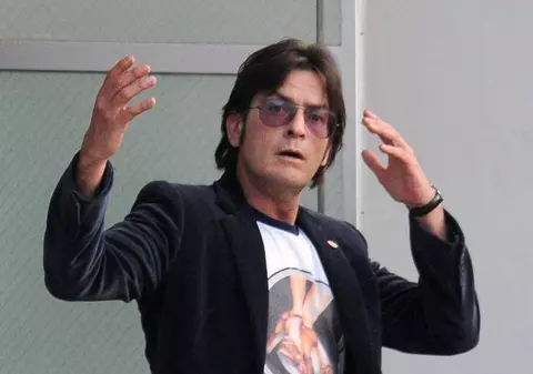 Charlie Sheen ȘOCHEAZĂ: ””Doi bărbați și jumătate” e un serial blestemat”