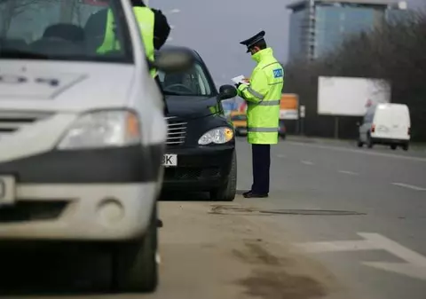 CODUL RUTIER a fost MODIFICAT. Noi reglementări privind reînnoirea permiselor și conducerea scuterelor