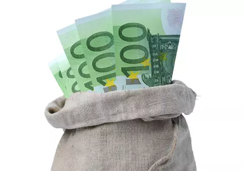 Românii SE SACRIFICĂ pentru a plăti datoriile! Vezi la ce renunţă majoritatea şi spune-ne dacă şi tu faci la fel