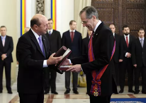 Declaraţie şoc a trimisului lui Obama la Bucureşti. ”Tatăl meu era în întregime român”