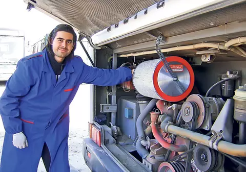 El te-ajută să dai mai puţini bani la pompă! Filtrul de aer inventat de Corneliu Birtok-Băneasă, reduce cu 15% consumul de carburant