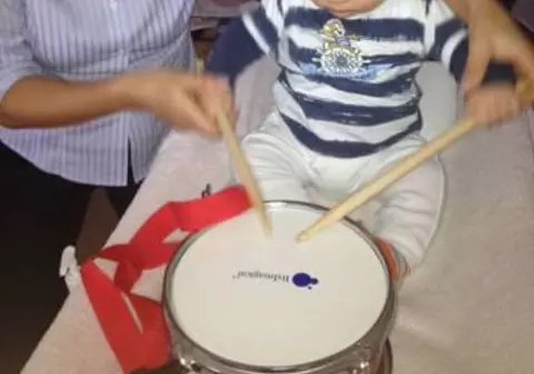 Fiul Gabrielei Vrânceanu Firea cântă la tobă de la 5 luni