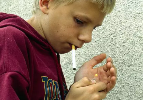 Organizația Mondială a Sănătății cere SCUMPIREA TUTUNULUI!