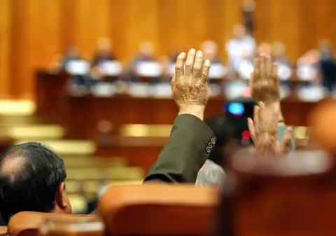 Ei sunt «dinozaurii» din Casa Poporului