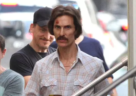 Credeai că nu se poate mai rău? Uite cum arată Matthew McConaughey, o mumie ambulantă!