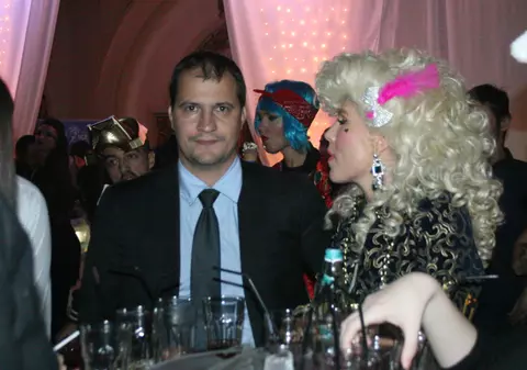 Huidule, ţi-e frică de fotografi? Uite CUM A REACŢIONAT la un eveniment | FOTO