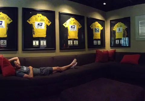 CE AROGANŢĂ! Lance Armstrong a postat o imagine SCANDALOASĂ pe contul său de Twitter
