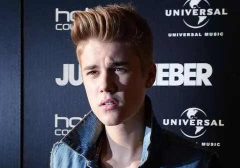 PARANORMAL? Justin Bieber apare pe coperta unui album muzical din 1965!