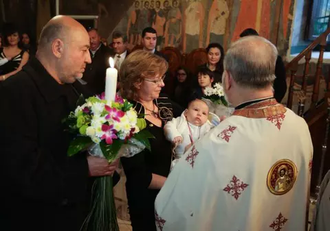 Mădălin Voicu şi-a botezat astăzi fiul. IATĂ CELE MAI SPECTACULOASE IMAGINI!