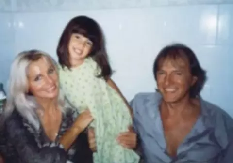 CINE ÎL CREDE? Mihai CONSTANTINESCU are o explicaţie TERIBILĂ pentru momentul în care SOŢIA l-a găsit în pat cu ANASTASIA LAZARIUC