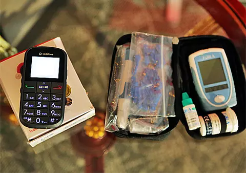 Vârstnicii, diabeticii şi sportivii cu dizabilităţi vor primi asistenţă medicală gratuită prin telefonul mobil