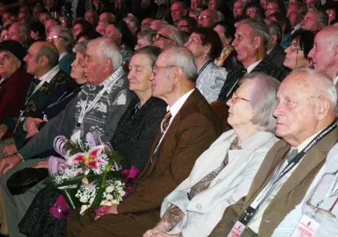 Cuplurile „de aur” din sectorul 2 îşi dau întâlnire la Teatrul Naţional