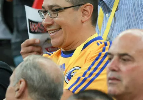 Ponta, omul meciului în partida "Politicieni" contra "Artisti"