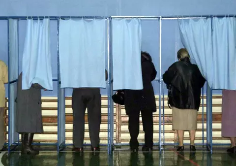 Care sunt etapele referendumului. Președintele are atribuții exclusive în stabilirea temei; Rezultatul e consultativ