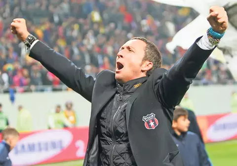 După victoria din derby, Mihai Stoica o ia la mişto pe Dinamo: "Îi salut voios de la 13 puncte distanţă"