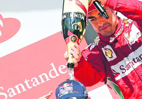 Vettel este pe cai mari. Germanul poate deveni astăzi, la Sao Paulo, cel mai tânăr pilot care câştigă trei titluri consecutive în Formula 1