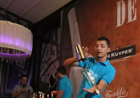 Valentin Luca, de la „Românii au talent”, este cel mai bun barman de show