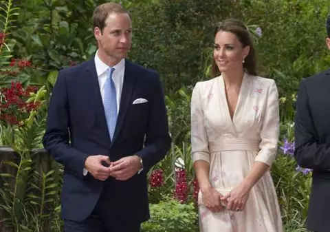 Tot poporul vrea un moștenitor de la Kate. Vezi ce CADOU INEDIT i-a făcut o englezoiacă!