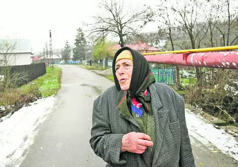 Oamenii din satul copilăriei poliţistului acuzat de crimă îl apără cu tărie pe Cristian Cioacă: «Ăla micu’ nu e în stare să omoare!»