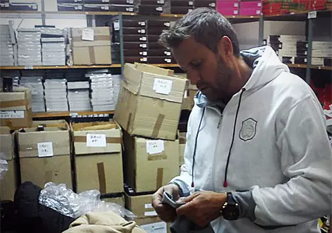 Te-ai fi aşteptat la aşa ceva? Vezi de unde SE APROVIZIONEAZĂ cu HAINE Cătălin Botezatu! FOTO