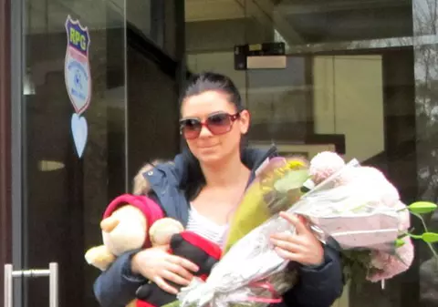 Ellie White este o mămică fericită: "Bebe doarme buştean noaptea!"