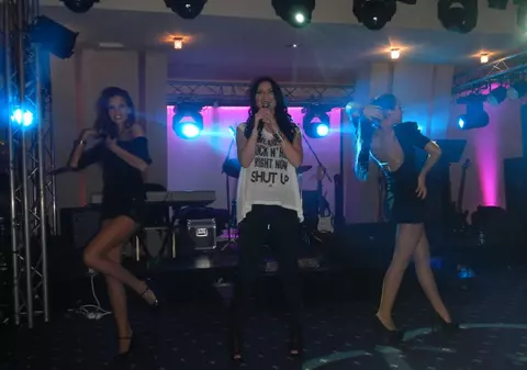 Ellie White a revenit pe scenă, la o lună după naştere! Iată cum arată vedeta! FOTO