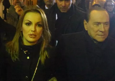 Silvio Berlusconi şi-a tras iubită de 27 de ani
