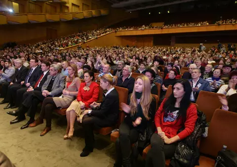 Pensionarii din sectorul 5 au petrecut la Sala Palatului