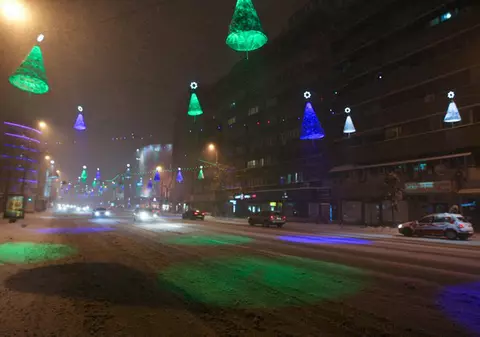 Zăpada a venit, Oprescu a trecut la treabă şi a cerut deszăpezirea străzilor secundare, a trotuarelor şi a staţiilor RATB