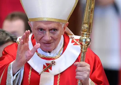 Papa Benedict al XVI-lea şi-a deschis cont pe Twitter. Are deja peste o jumătate de milion de persoane care îl urmăresc în doar 24 de ore!