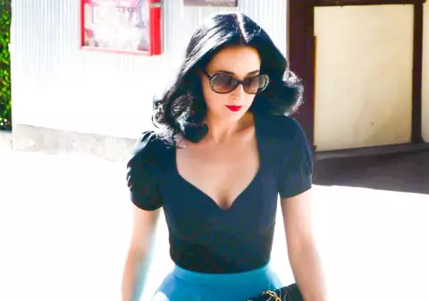 Stil de vedetă: Dita Von Teese, definiţia rafinamentului absolut şi a feminităţii