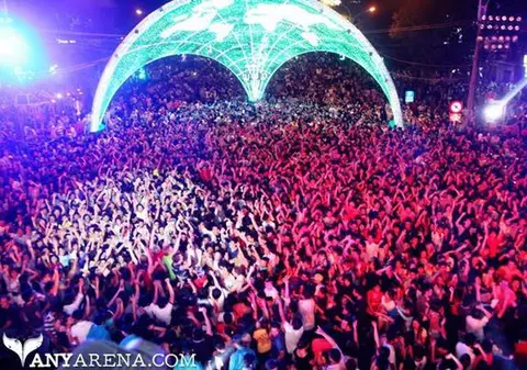 Vezi ce artistă de la noi a concertat, anul trecut, în Vietnam, în faţa a 300.000 de oameni şi unde va petrece anul acesta Revelionul