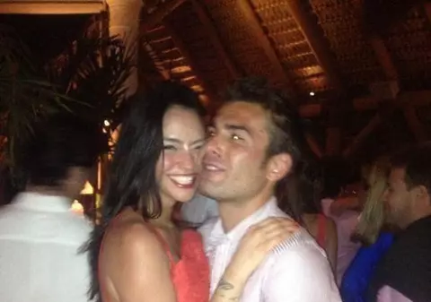 Adrian Mutu și Consuelo, ÎNDRĂGOSTIȚI ca la ÎNCEPUT! Uite cât de tandri sunt în vacanță! FOTO ÎN ARTICOL