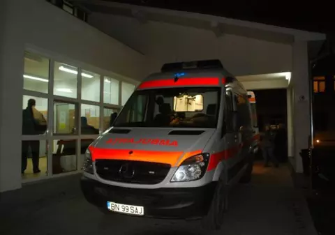 O femeie a murit îngheţată de frig în faţa gării