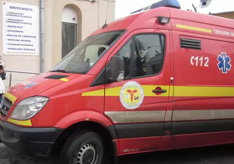 Accident GRAV în Topoloveni! Trei răniți, dintre care unul în stare critică