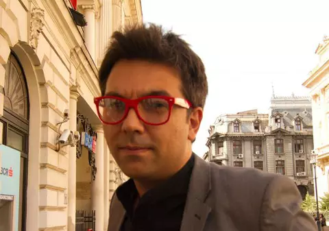 Andreas Petrescu s-a facut hipster pentru fetele de la Balkan Girls