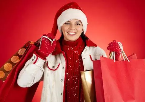 Nu o să-ţi vină să crezi pe ce vor da românii 22 de milioane de euro de Crăciun!