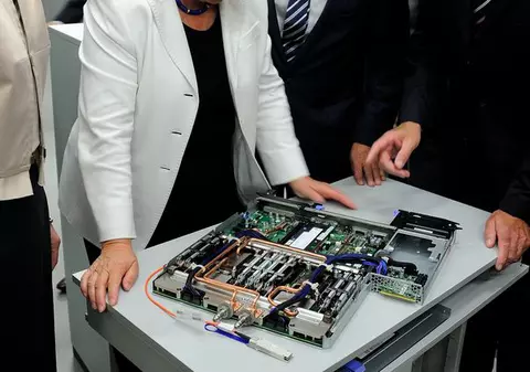 Reprezentaţii IBM: "Peste 5 ani, computerele vor avea cele 5 simţuri şi vor percepe lumea la fel ca oamenii"