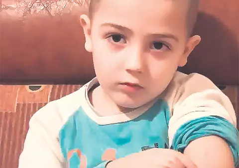 Cosmin trebuie operat la Viena