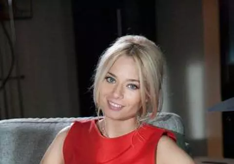 Ce frumoasă e! Uite cum s-a îmbrăcat Laura Cosoi