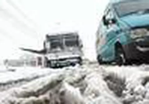 Vezi drumurile acoperite de zăpadă