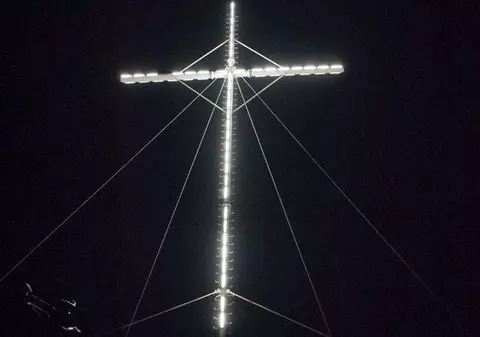 Senzaţional! Udrea a ridicat o cruce de 25 de metri.