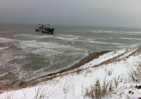 Epava din staţiunea Costineşti s-a rupt din cauza vântului puternic