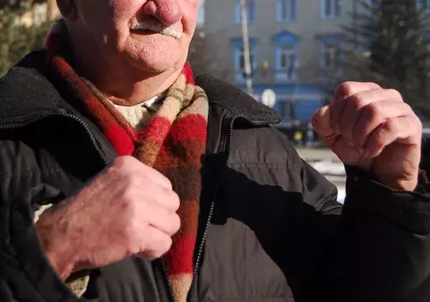 La aproape 80 de ani vrea să se întoarcă în ring