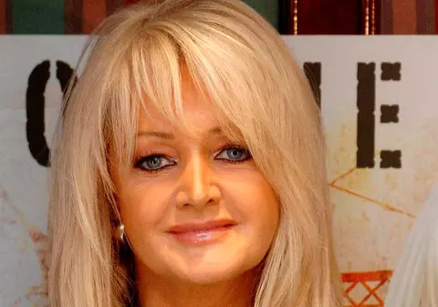 PRETENŢII de MARE DIVĂ! Bonnie Tyler vrea hotel de cinci stele, cu solar şi piscină, pentru şederea în România