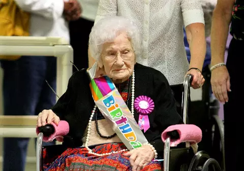 Cea mai bătrână femeie din lume a murit! Vezi câţi ani avea!