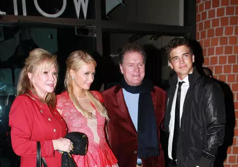 Paris Hilton l-a prezentat pe iubitul ei părinţilor! | FOTO