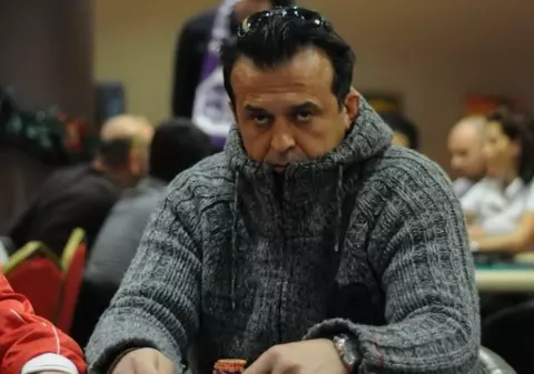 Iosef Constantin îşi ia în serios rolul de BĂRBAT LIBER! Detaliul care te scapă de orice îndoială